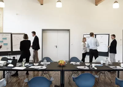 Projektmanagement Seminar_Seminarteilnehmer lernen Projektmanagement von Unternehmensberatung